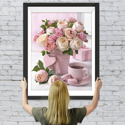 Rosa Blumenstrauß, Kaffee und Geschenk Diamond Painting