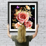 Rosa Rosen, goldene Blätter und Schmetterlinge Diamond Painting