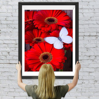 Rote Blumen und weißer Schmetterling Diamond Painting