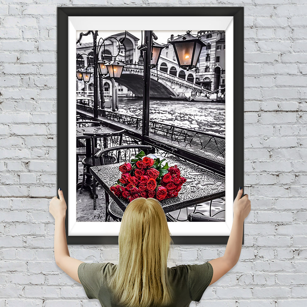 Rote Rosen auf der Straße Diamond Painting