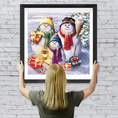 Schneemann-Familie mit Weihnachtsgeschenken Diamond Painting