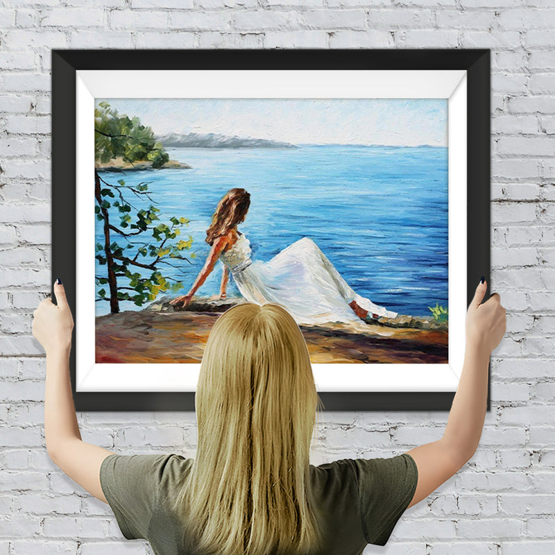 Schöne Frau im weißen Kleid am Meer Diamond Painting