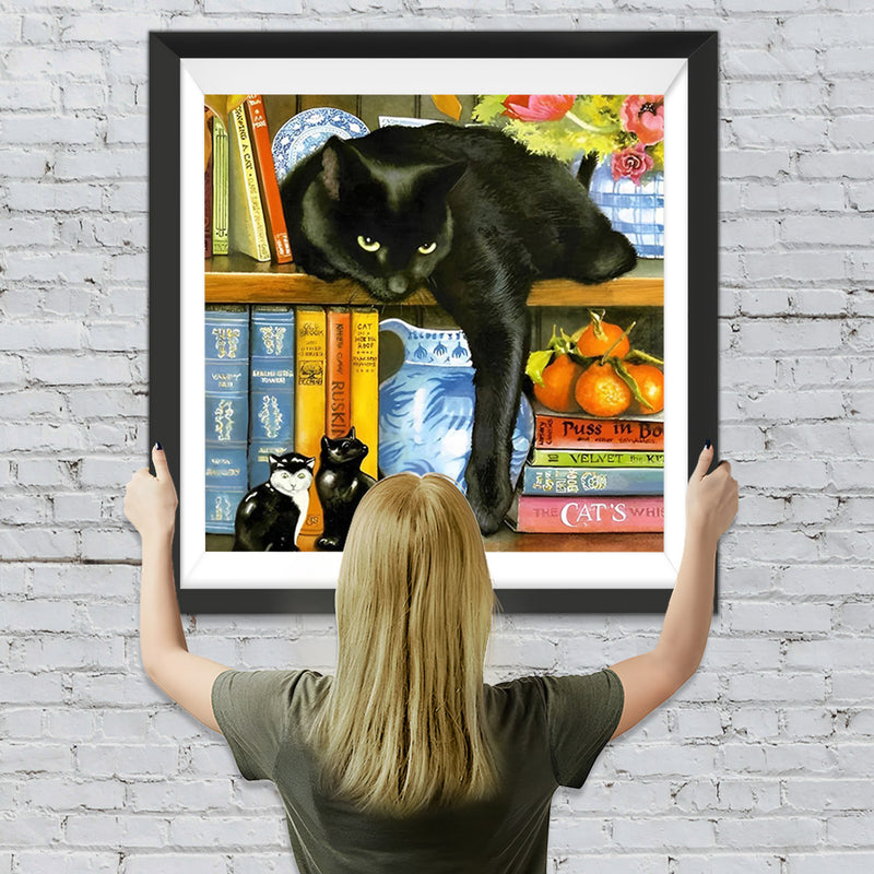 Schwarze Katze auf einem Bücherregal Diamond Painting