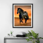 Schwarzes Pferd läuft in der Wüste Diamond Painting