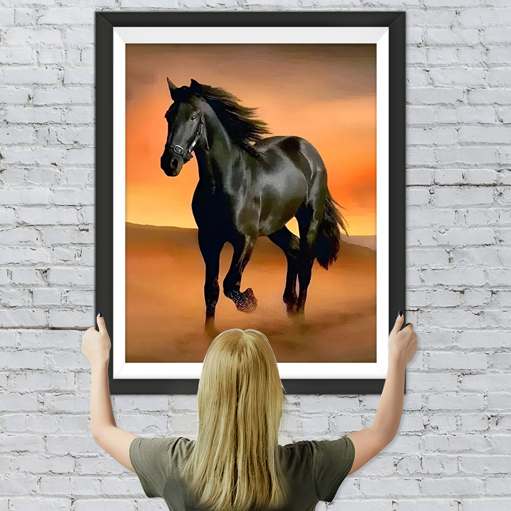 Schwarzes Pferd läuft in der Wüste Diamond Painting
