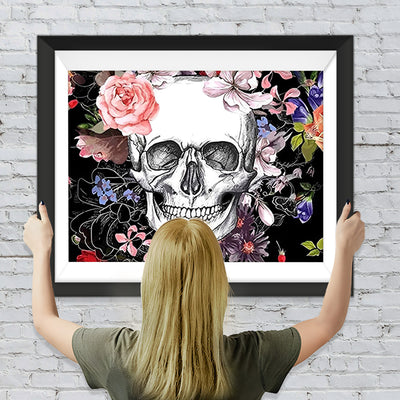 Schwarzweißer Totenkopf und Blumen Diamond Painting