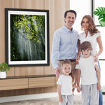 Sonnenlicht strahlt durch den grünen Wald Diamond Painting