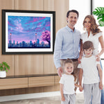 Stadt, Kirschblüte und Fahrrad fahrender Junge Diamond Painting