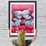 Teddybären im roten Plüschhaufen Diamond Painting