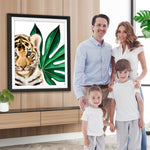 Tiger Baby und Blatt Diamond Painting