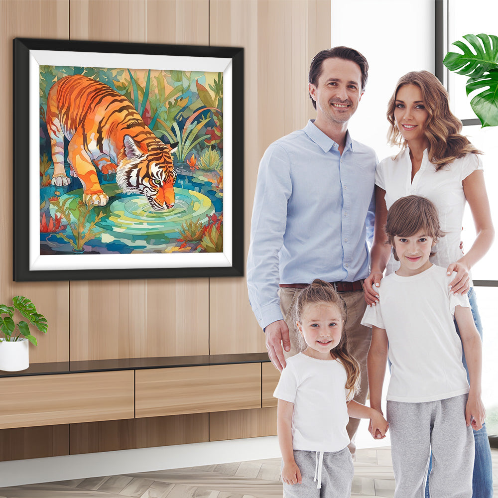Tiger trinkt Wasser im Wald Diamond Painting