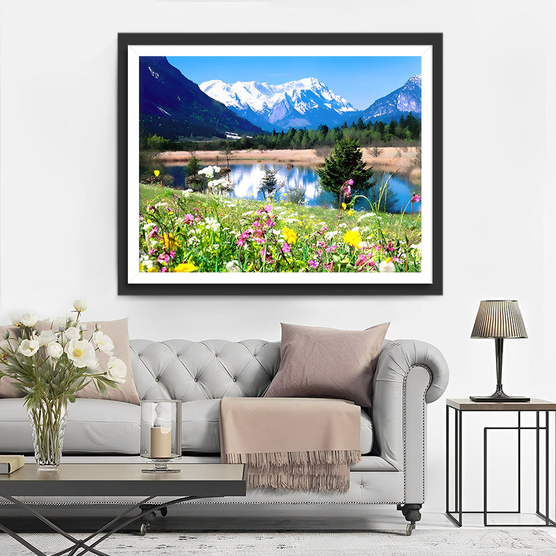 Verschneiter Berg, Blumenfeld und See Diamond Painting