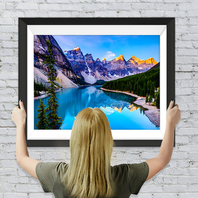 Von Bergen umgebener See Diamond Painting