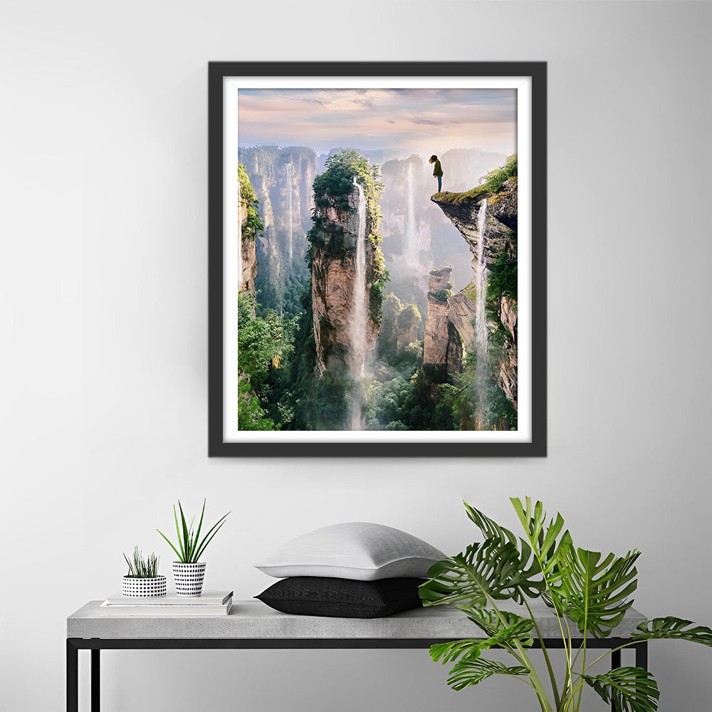 Wasserfälle und ein Gir auf den Klippen Diamond Painting