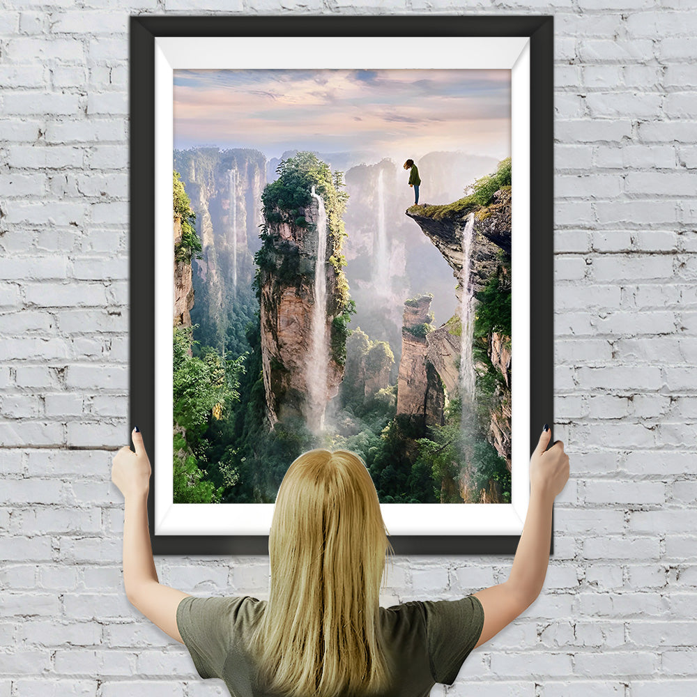 Wasserfälle und ein Gir auf den Klippen Diamond Painting