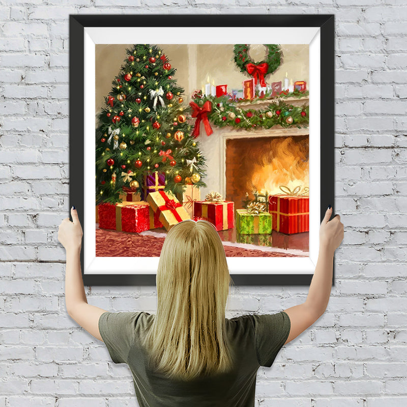 Weihnachtsbaum und Geschenke neben dem Kamin Diamond Painting