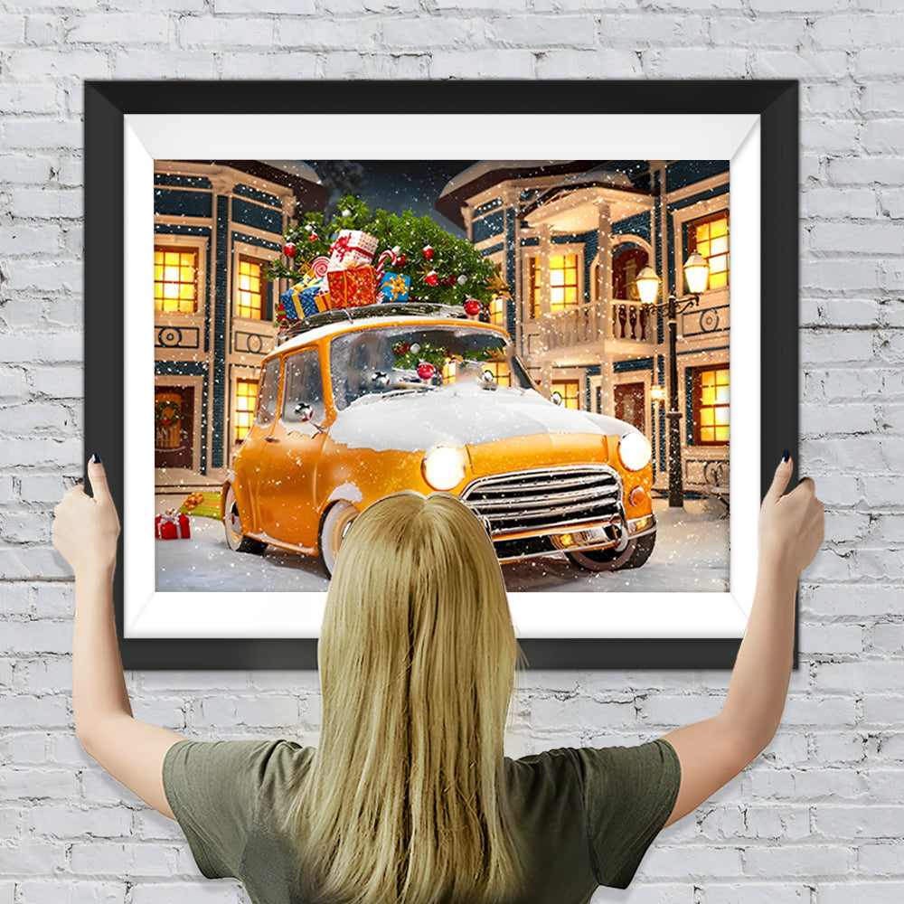 Weihnachtsgeschenke auf einem gelben Auto im Schnee Diamond Painting