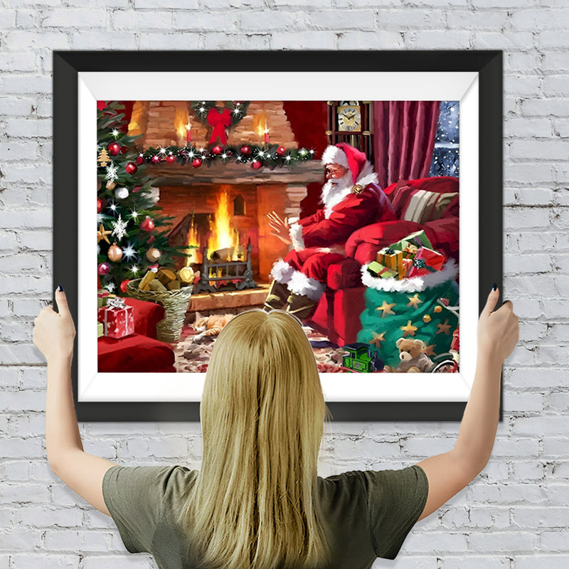 Weihnachtsmann und Weihnachtsbaum am Kamin Diamond Painting
