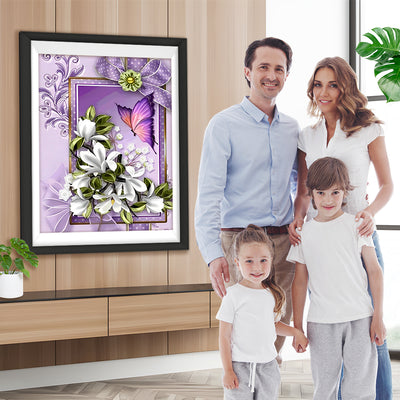 Weiße Blumen und lila Schmetterling Diamond Painting