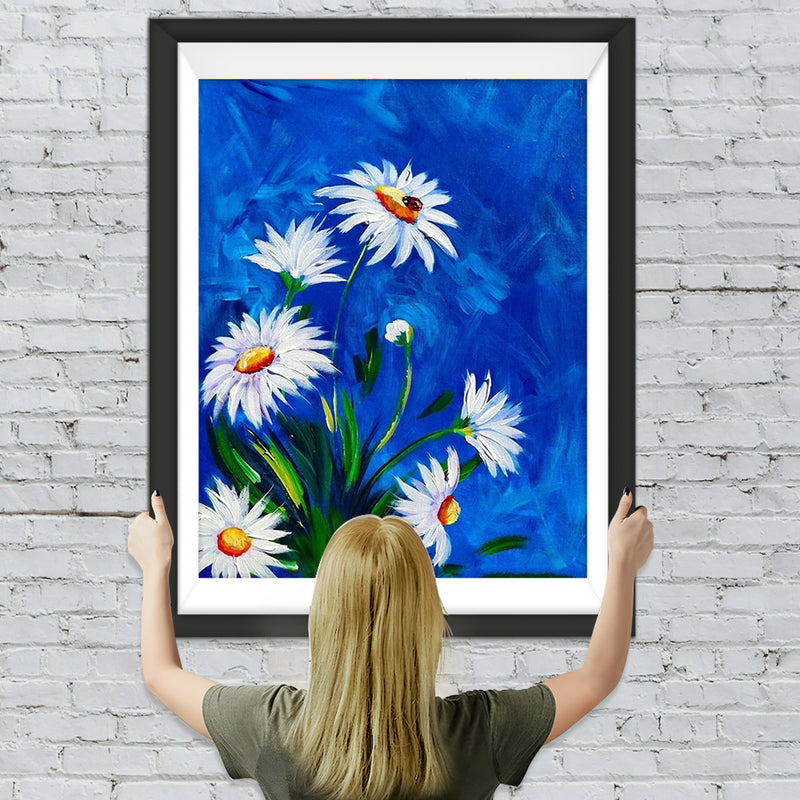 Weiße Gänseblümchen und blauer Hintergrund Diamond Painting