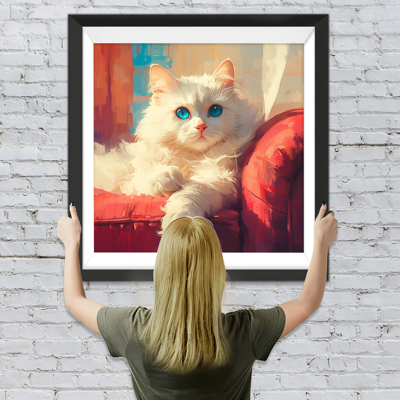 Weiße Katze auf rotem Sofa Diamond Painting