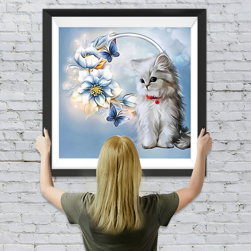 Weiße Katze, Blumen und Schmetterlinge Diamond Painting