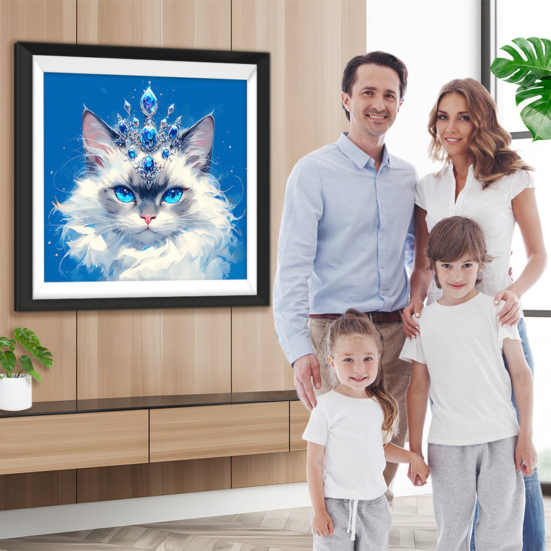 Weiße Katze, die eine Saphirkrone trägt Diamond Painting