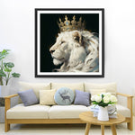 Weißer Löwe in der Dunkelheit Diamond Painting