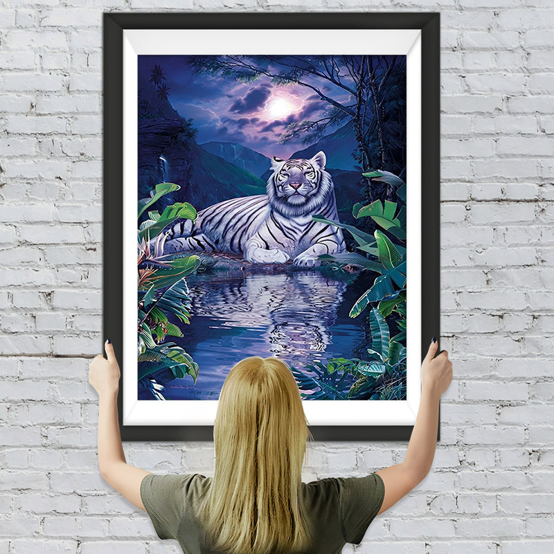 Weißer Tiger im Wald Diamond Painting