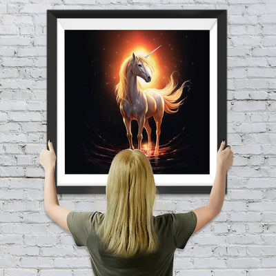 Weißes Einhorn in der Dunkelheit Diamond Painting