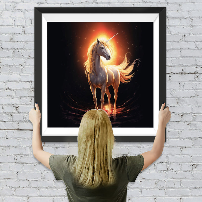 Weißes Einhorn in der Dunkelheit Diamond Painting