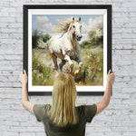 Weißes Pferd läuft auf der Wiese Diamond Painting