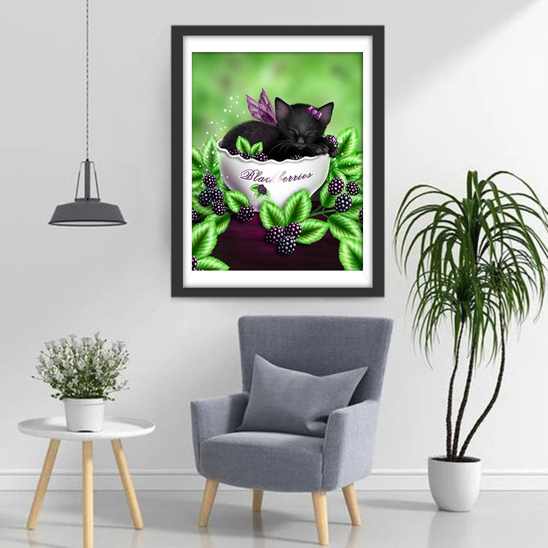 Schwarze Katze in der Tasse und Maulbeeren Diamond Painting