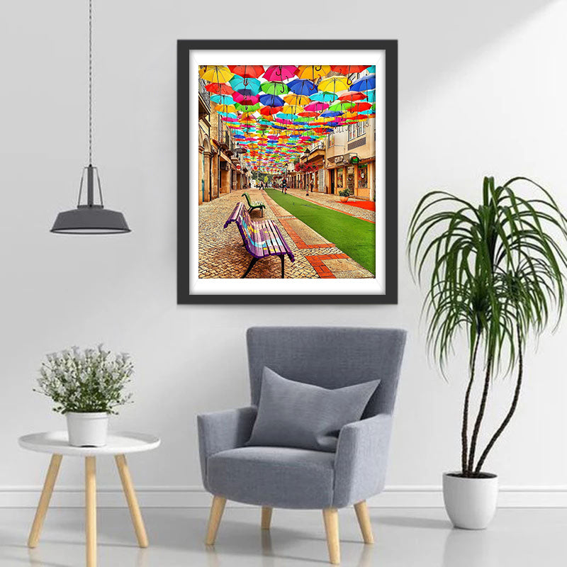 Bunte Schirme über der Straße Diamond Painting