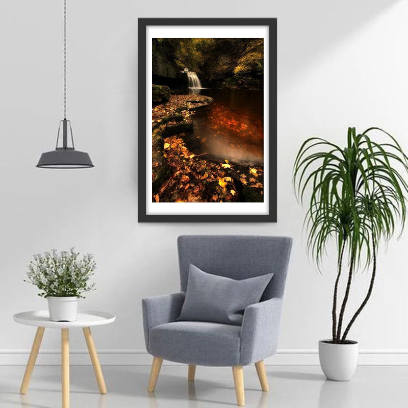 Wasserfall in den Bergen im Herbst Diamond Painting