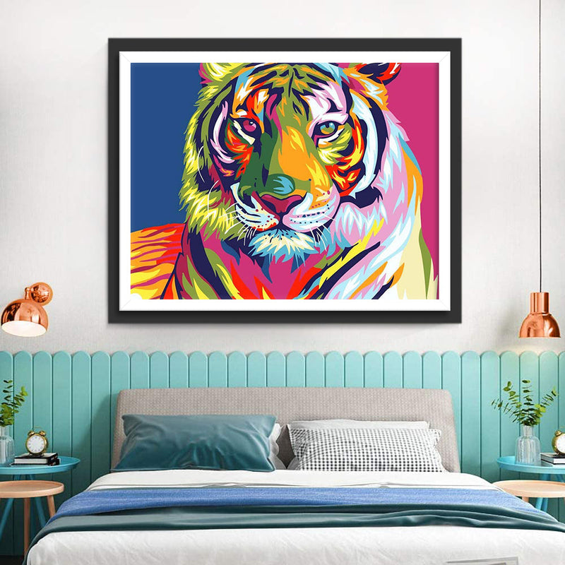 Bunter Tiger vor dem rot-blauen Hintergrund Diamond Painting