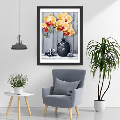 Gelbe Orchideen in der schwarzen Vase Diamond Painting