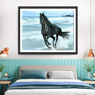 Laufendes schwarzes Pferd am Meer Diamond Painting