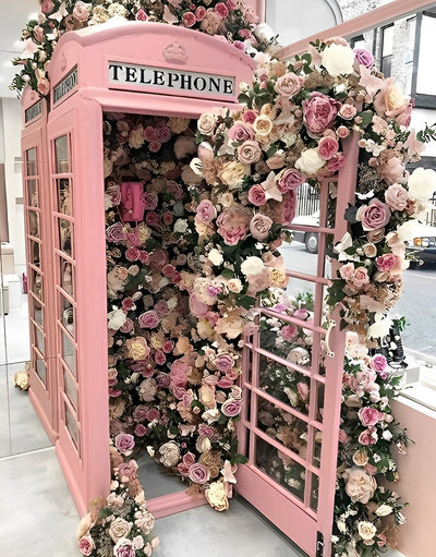 Rosa Telefonzelle und Blumen Diamond Painting