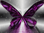 Schwarz-lila Schmetterling auf dem Wasser Diamond Painting
