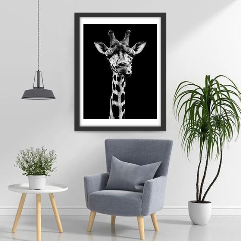 Schwarzweiße fressende Giraffe Diamond Painting