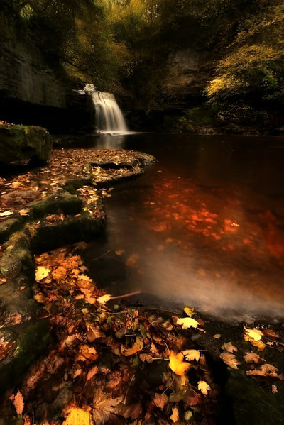 Wasserfall in den Bergen im Herbst Diamond Painting