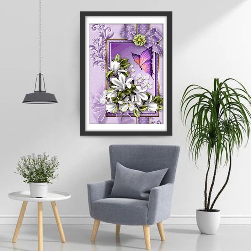 Weiße Blumen und lila Schmetterling Diamond Painting