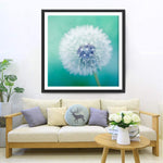 Weiße Pusteblume vor dem grünen Hintergrund Diamond Painting